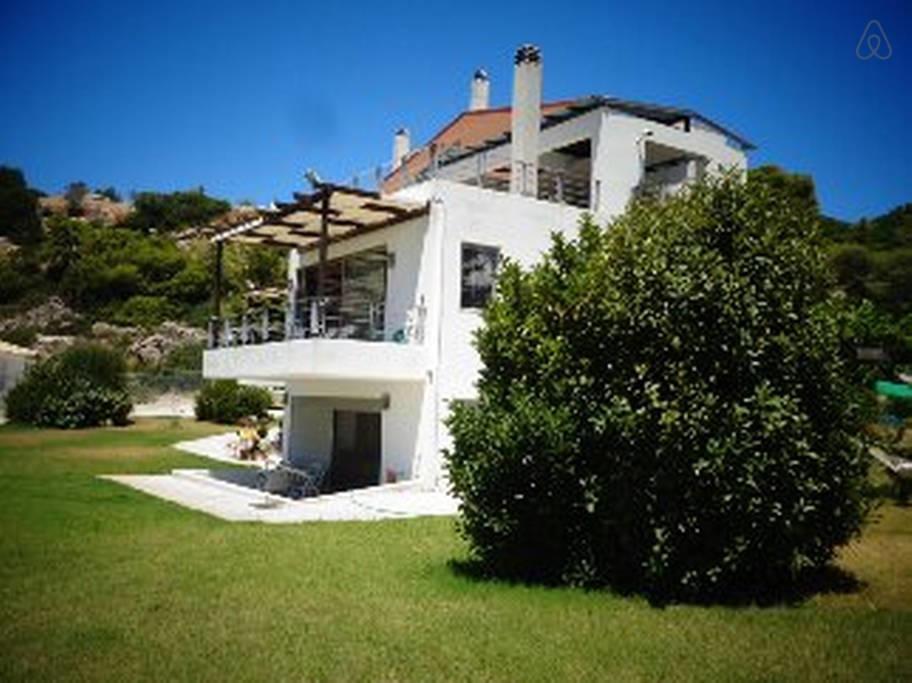 Marvelous House By The Sea Villa Vouliagmeni Lake Exterior photo